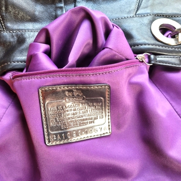 COACH | Black Leather Silver Hardware Shoulder Bag - Picture 7 of 11